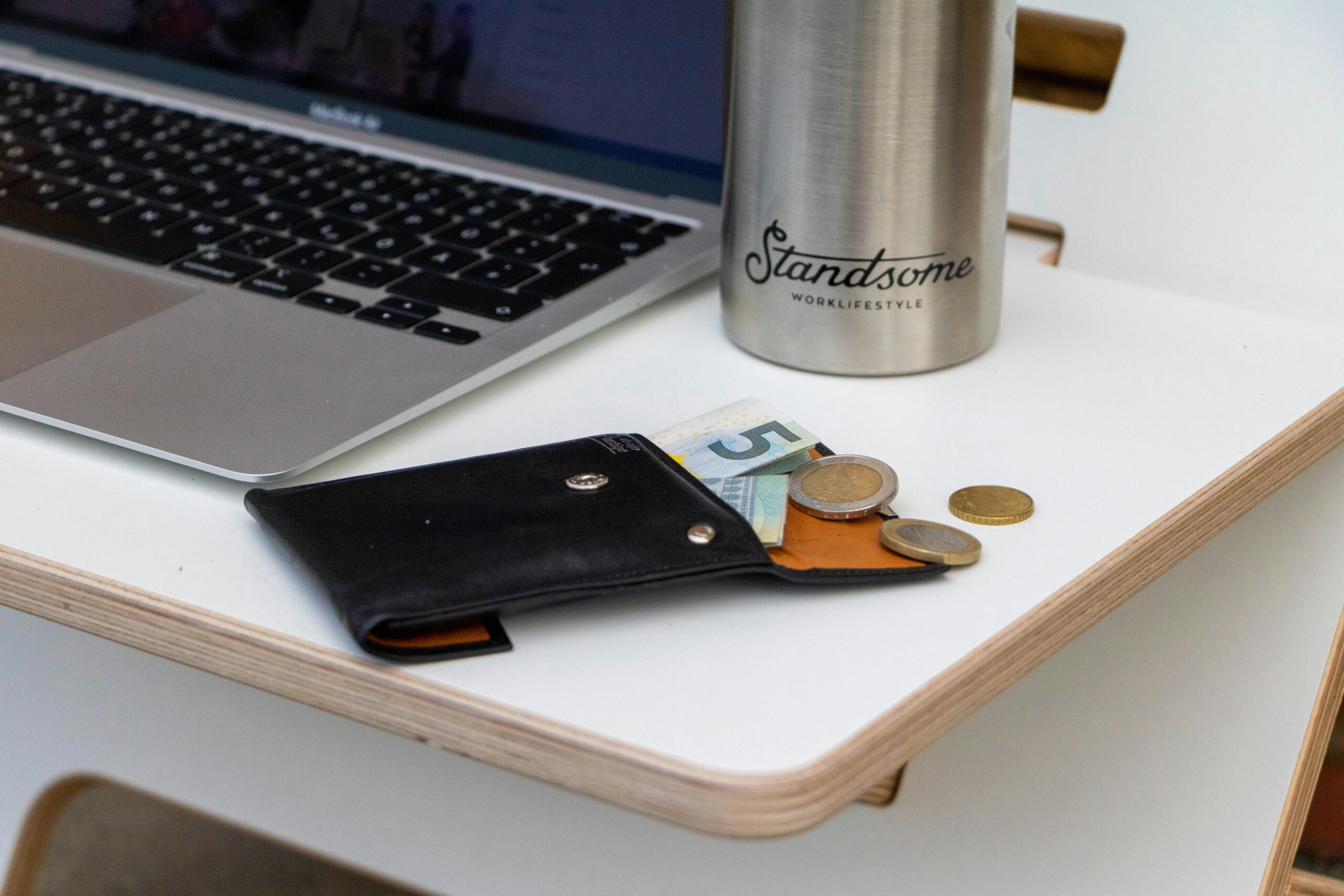 Best Office Wallets & Essentials for Women – Compact, Stylish & Budget-Friendly